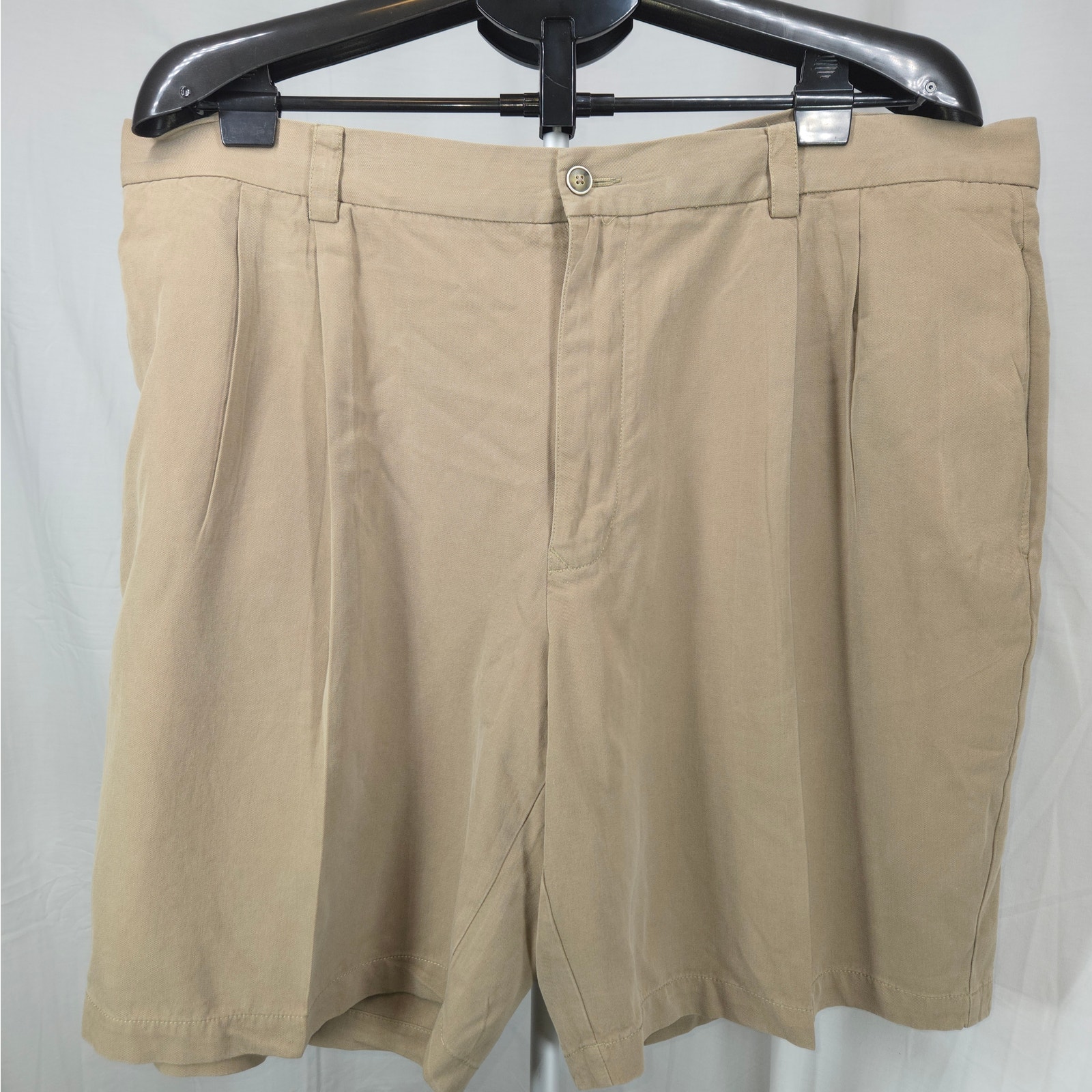 Tommy Bahama Silk Pleated Shorts Mens Size 42 Beige Tan Luxury Casual Coastal